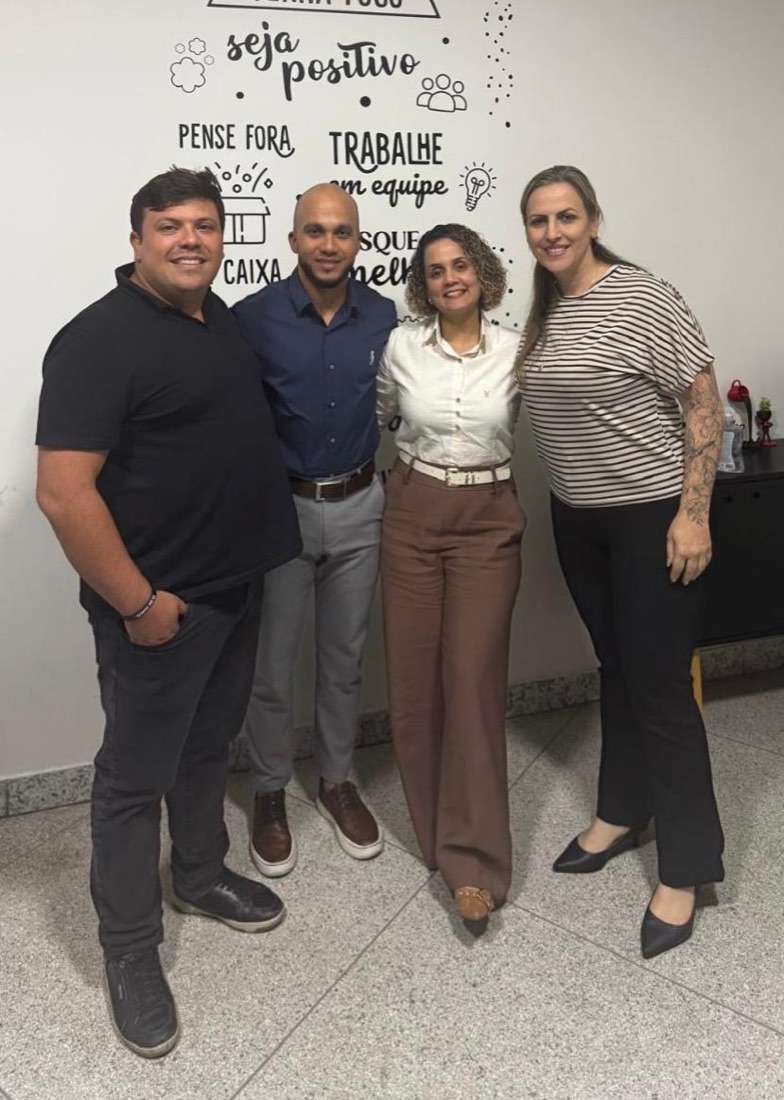 Paciente antes do acompanhamento, à esquerda na foto