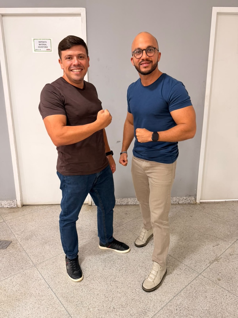 Paciente hoje, à esquerda, ao lado do Dr. José Garcia